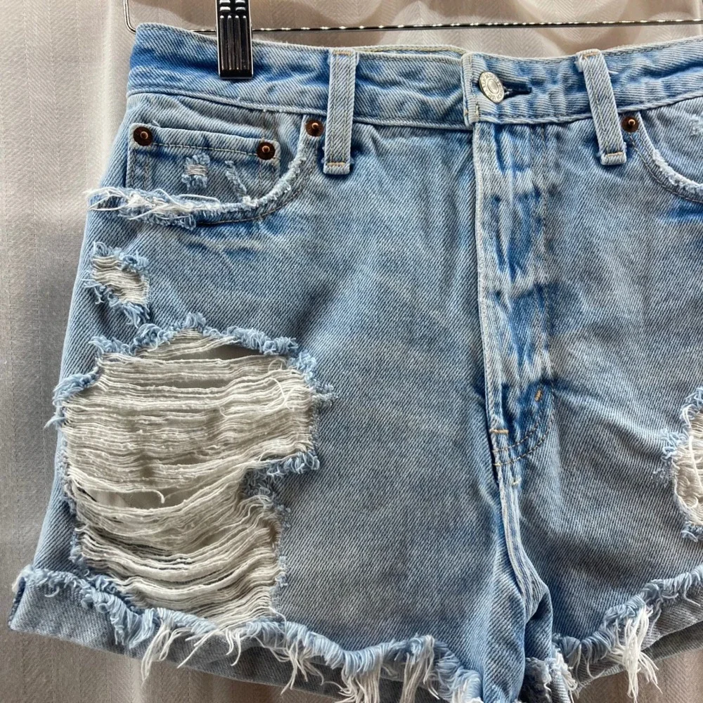Abercrombie Fitch Mom‎ High Rise Denim Shorts Distressed Frayed Light Wash 26/2